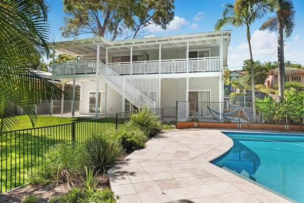 A Family Affair ~ 4 Bed/2.5 Bath/ 3 Car / Pool! - Brisbane