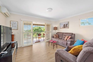 Front of property - Bright & Breezy ~ 2 Bed/2 Bath /1 Car/ Views! (Brisbane)