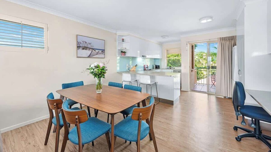 Bright & Breezy ~ 2 Bed/2 Bath /1 Car/ Views!
