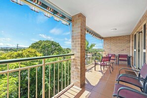 Interior - Bright & Breezy ~ 2 Bed/2 Bath /1 Car/ Views! (Brisbane)