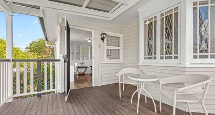 Nans House! 2bed, 1bath, 1car ~ East Brisbane