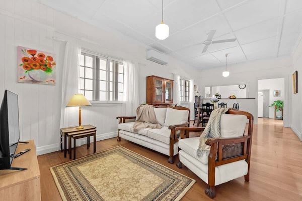 Nans House! 2bed, 1bath, 1car ~ East Brisbane - Brisbane