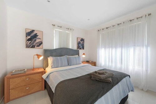 Luxe Inner-city Home With City Views! ~ Teneriffe