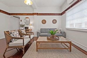 Interior - Art Deco in Ascot! ~ 2 Bed / 1 Bath / 1 Car (Brisbane)