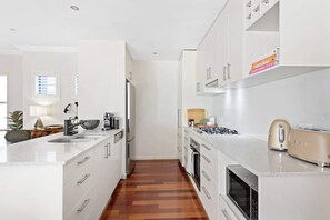 Interior - Blissful Bulimba - 3bed-2,5bath-1car - Townhouse (Brisbane)