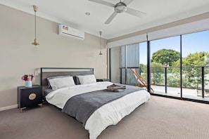 Interior - Convenient + Spacious! 3bed/2.5bath/1car~townhouse (Brisbane)