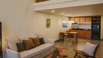 Premium-Apartment | Wohnbereich | 50-Zoll-Smart-TV mit Digitalempfang