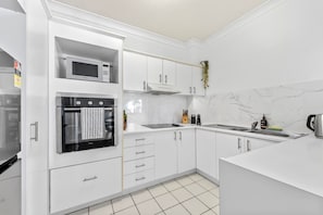 Interior - Convenient & Comfy! ~ 2bed, 2bath, 2car, Balcony (Brisbane)