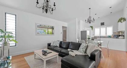 Contemporary Character! 3bed/1.5bath/1car~new Farm