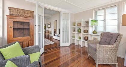 Modern Twist and Old World Charm - 3bed-2bath-2car