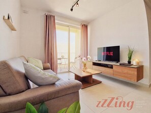TV - Modern 3BR Flat · Balcony · St Paul's Bay (San Pawl il-Baħar)