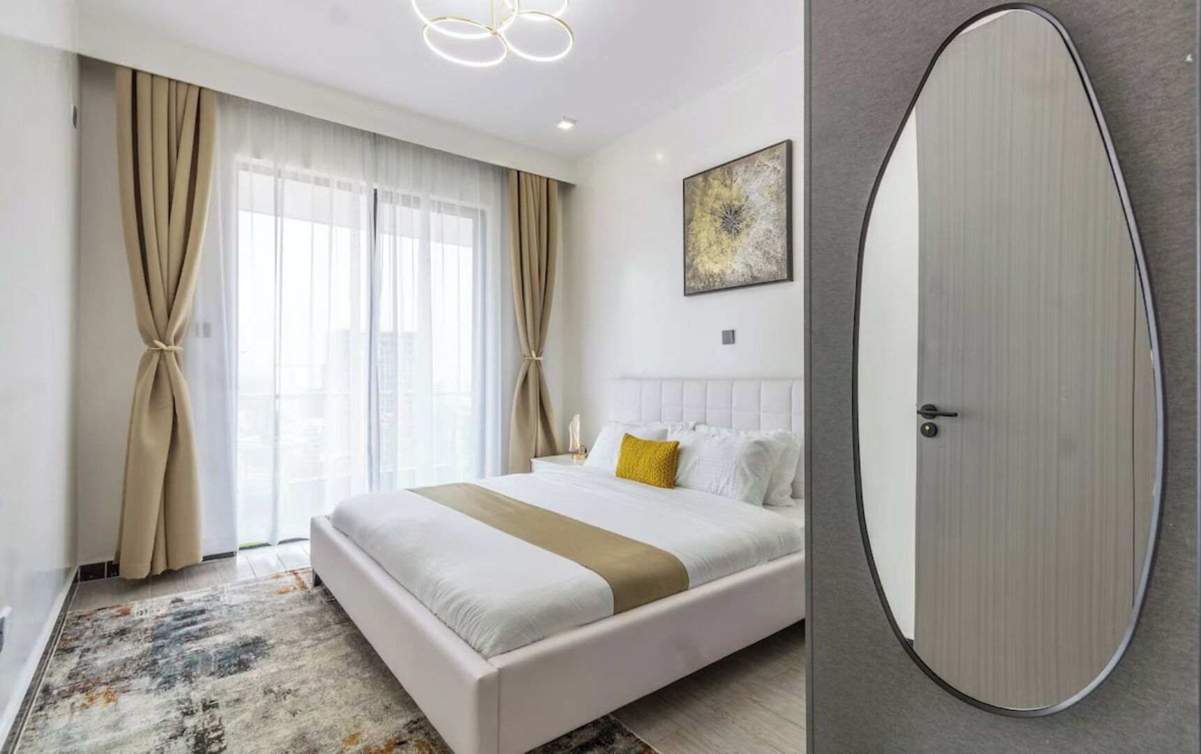 Espacio para trabajar con laptop y wifi gratis 