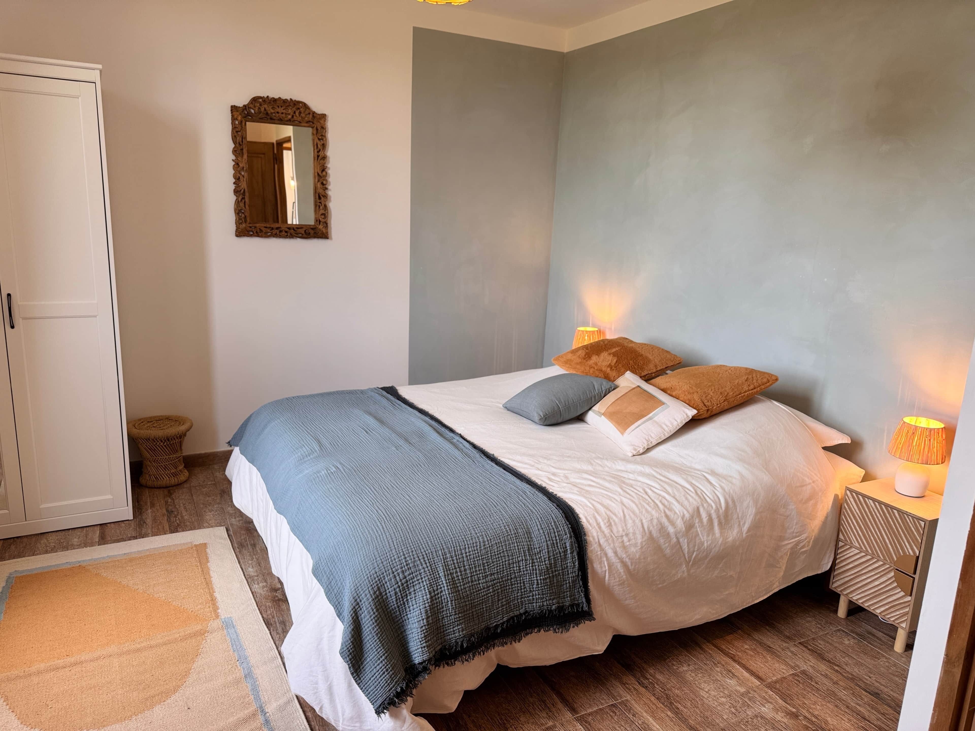 2 bedrooms, iron/ironing board, WiFi