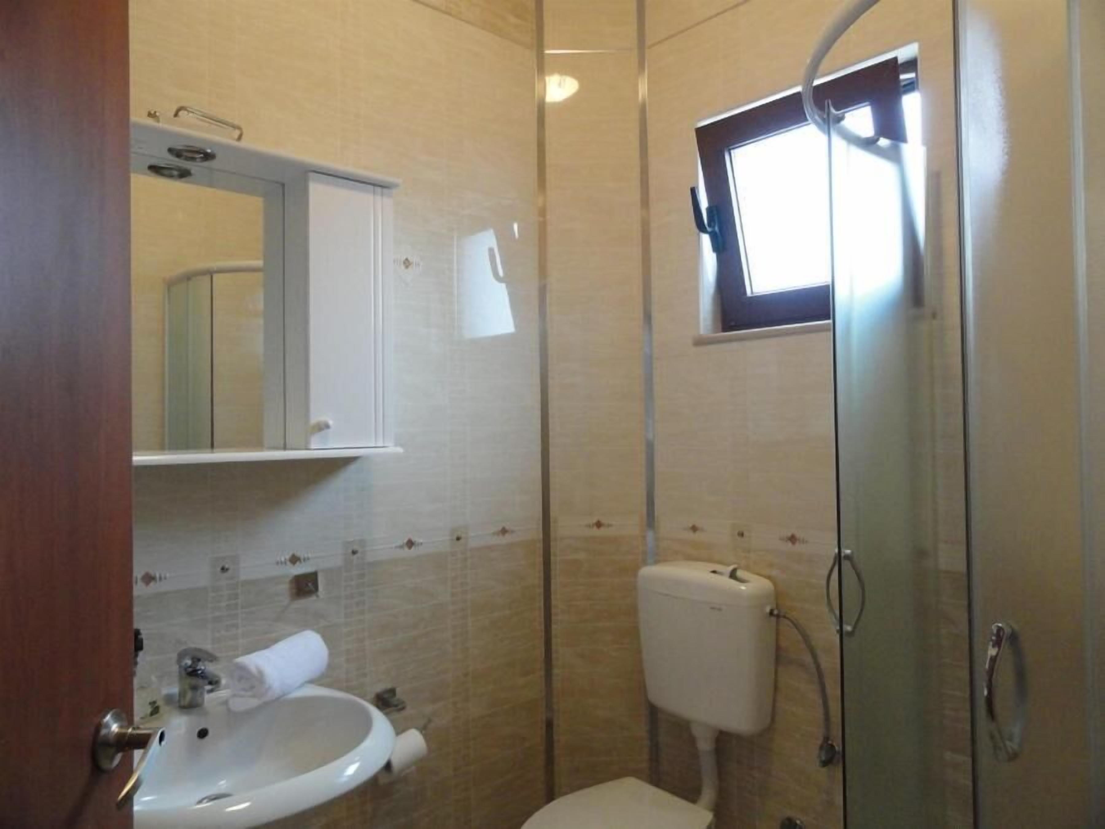 Superior Apartment, Partial Sea View | Bathroom