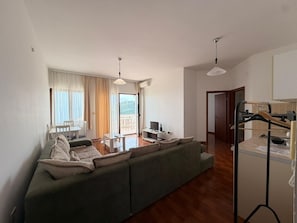Superior Apartment, Partial Sea View | Ruang tamu
