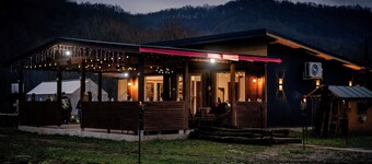 River side and near forest chalet in Brad/Ribita perfect for a relaxing getaway.
