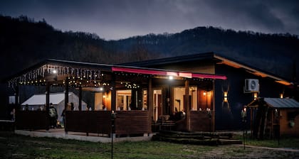 River side and near forest chalet in Brad/Ribita perfect for a relaxing getaway.