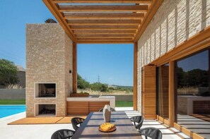 Outdoor dining - Villa Sound of Silence (Danilo Gornje)