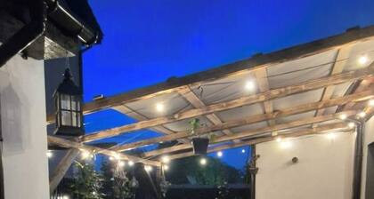 Warm Lights Tiny House – Căsuță centrală cu grădină
