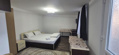 Warm Lights Tiny House – Căsuță centrală cu grădină