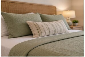 Comfort Studio | Iron/ironing board, free WiFi - Marlow & Mint Hotel (Toronto)