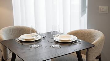 Phòng Suite, bếp nhỏ | Khu ăn uống