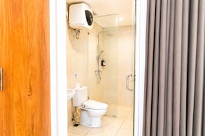 Shower, hair dryer, towels, soap - D' Green Nirava By Reccoma (Kabupaten Badung)