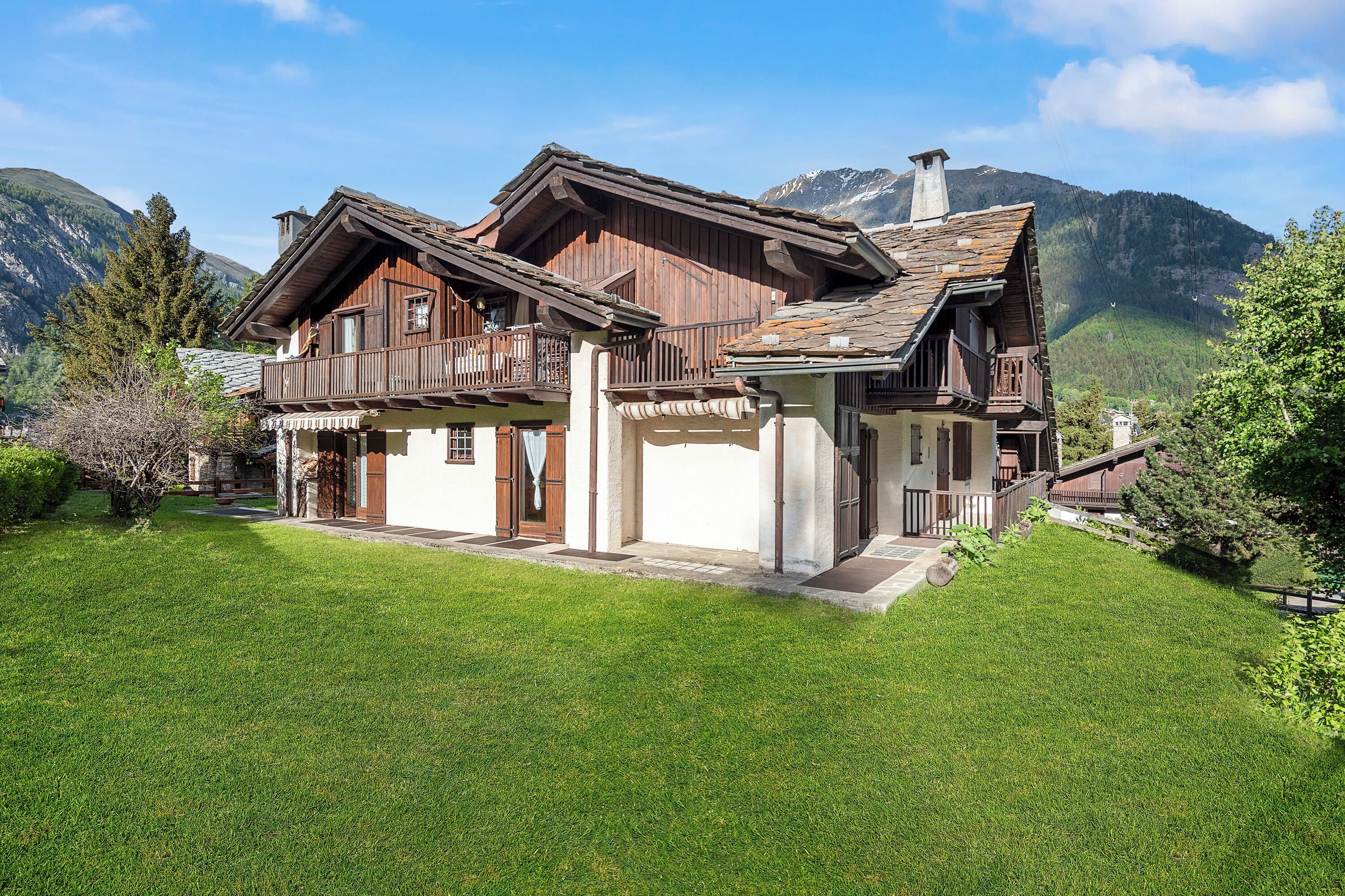 Family Apartment, Multiple Bedrooms (Family Apartment Steps From Ski Lifts) | Exterior