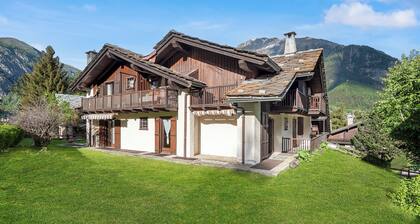 Family Apartment Steps From Ski Lifts
