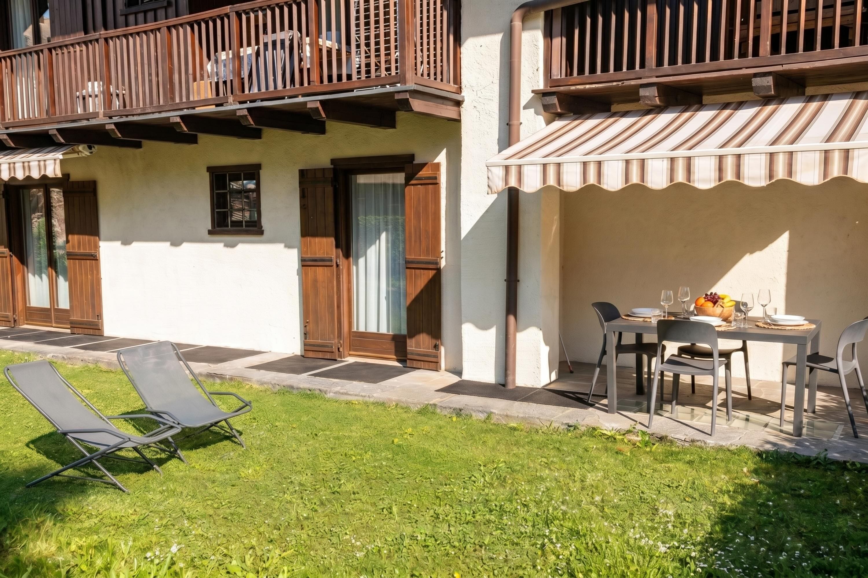 Family Apartment, 2 Bedrooms, Microwave (Family Apartment Steps From Ski Lifts) | Outdoor dining