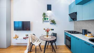 Apartment, Blick auf den Innenhof | Eigene Küche