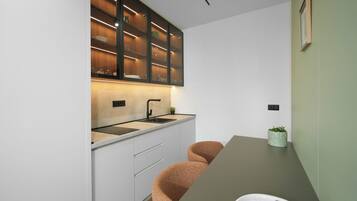 Deluxe Apartment, Balcony, City View | Private kitchen | Mini-fridge, stovetop, cookware/dishes/utensils
