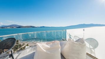 Superior-Suite, Balkon, Meerseite | Unterkunftsgelände