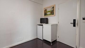 Quadruple Room, Balcony, Courtyard View | Interior