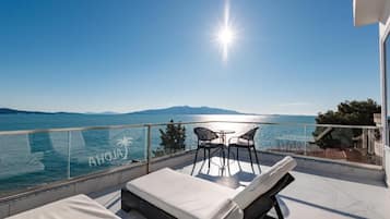 Superior Suite, Balcony, Beachfront | Property grounds