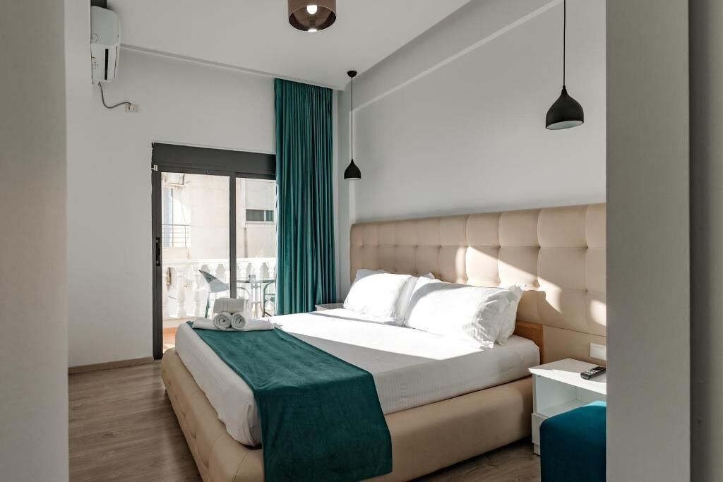 Chambre Double, balcon, vue cour intérieure | Chambres insonorisées, fer et planche à repasser, Wi-Fi gratuit