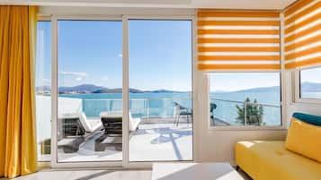 Superior-Suite, Balkon, Strandnähe | Wohnbereich