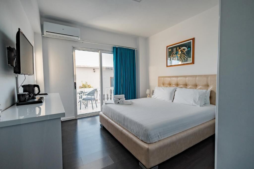 Chambre Quadruple, balcon, vue cour intérieure | Chambres insonorisées, fer et planche à repasser, Wi-Fi gratuit