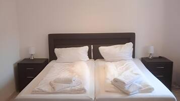 3 Schlafzimmer, Zimmersafe, Schreibtisch, Bügeleisen/Bügelbrett