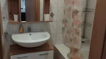 Dusche, Whirlpool, Bidet, Handtücher