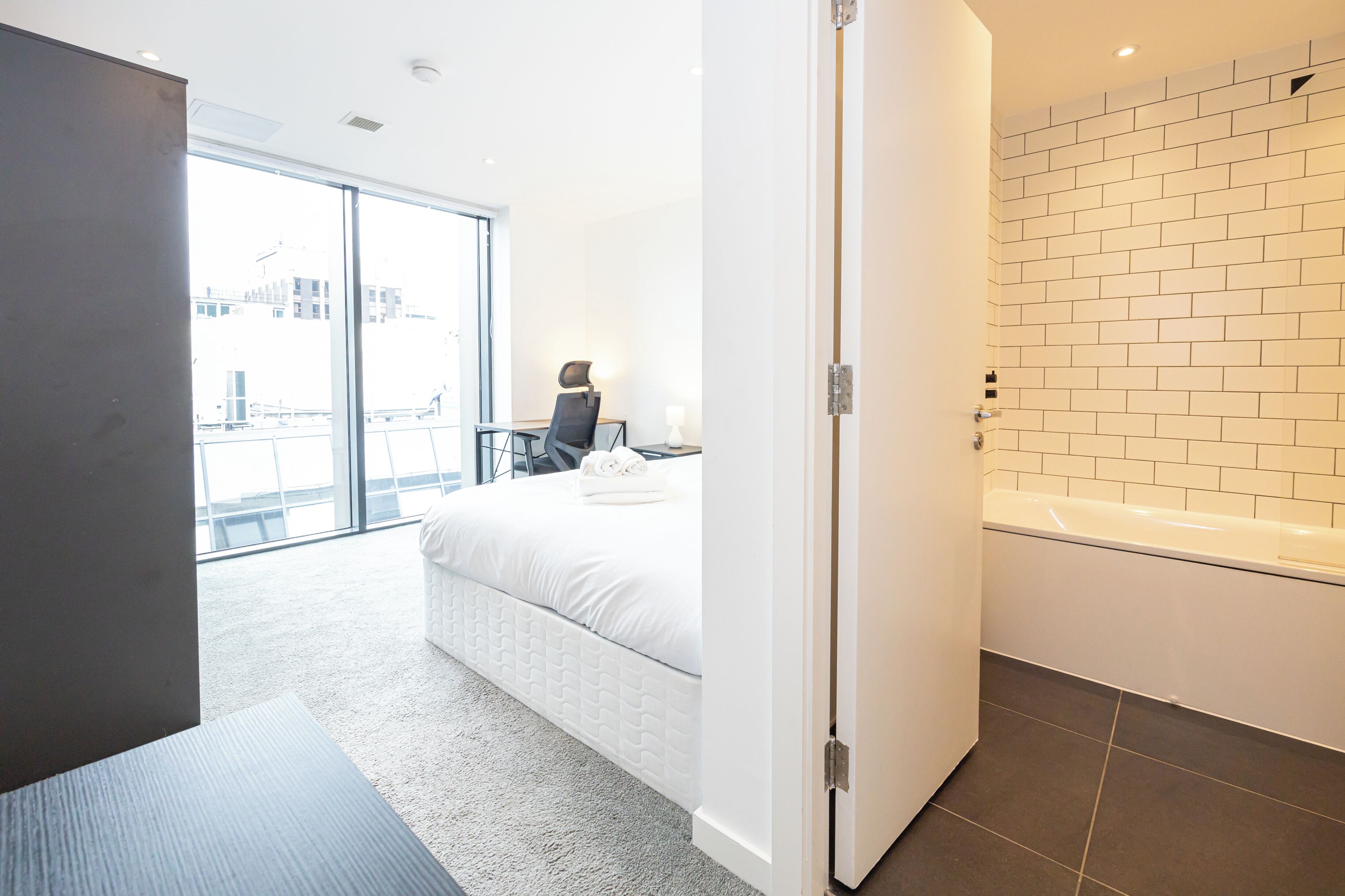 2 bedrooms, desk, iron/ironing board, free WiFi