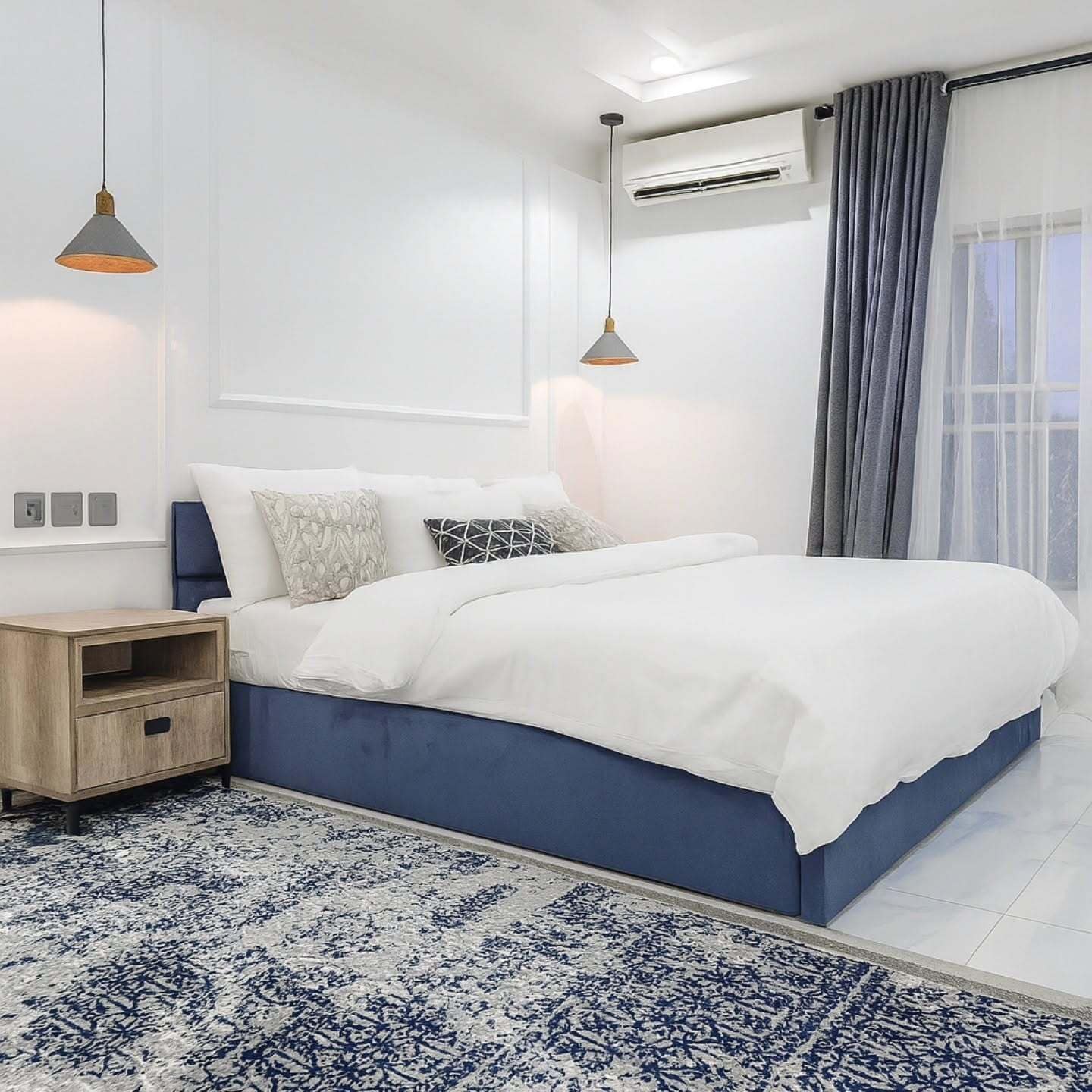 Apartamento econômico, sacada, vista para a cidade | Cofres nos quartos, escrivaninha, espaço de trabalho para notebook
