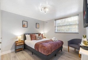 Unclassified image, 5 of 27, button - Stylish 2BR Georgian Flat • Prime Camden Location (London)