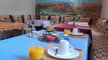 Gratis komplett frukost varje dag