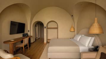 Double Room | In-room safe, desk, laptop workspace, blackout drapes