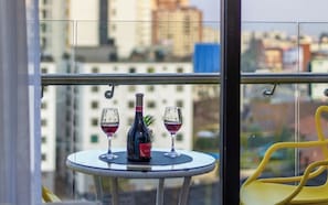 Căn hộ Deluxe, ban công, quang cảnh thành phố | Khu ẩm thực ngoài trời