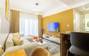 Deluxe Apartment, Balcony, City View | Ruang tamu