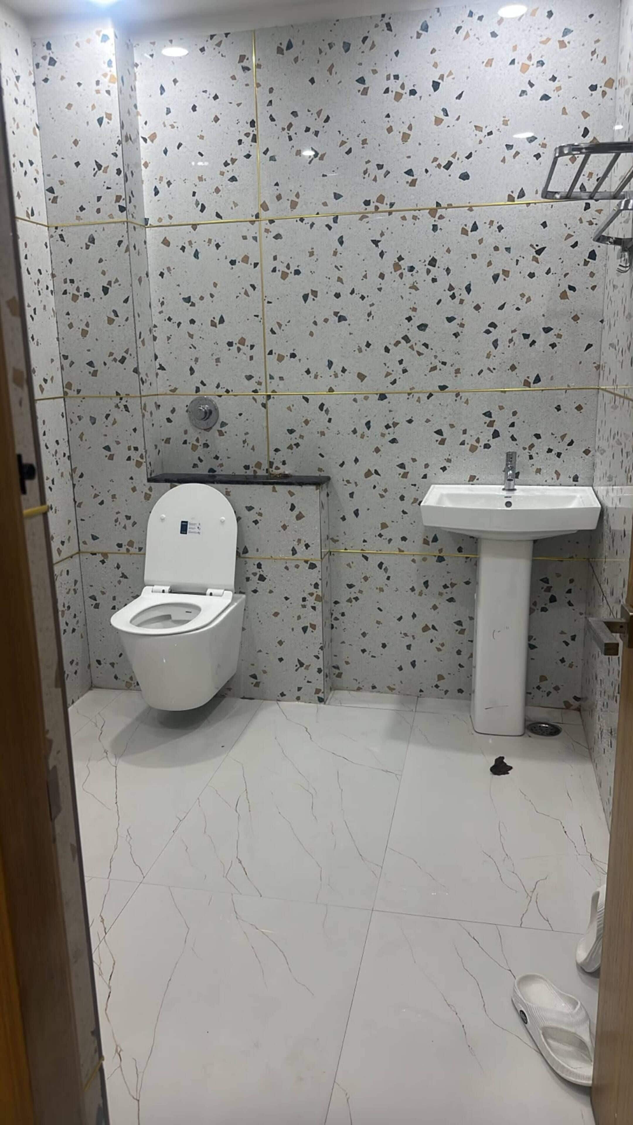 Deluxe Room | Bathroom | Shower, free toiletries, soap