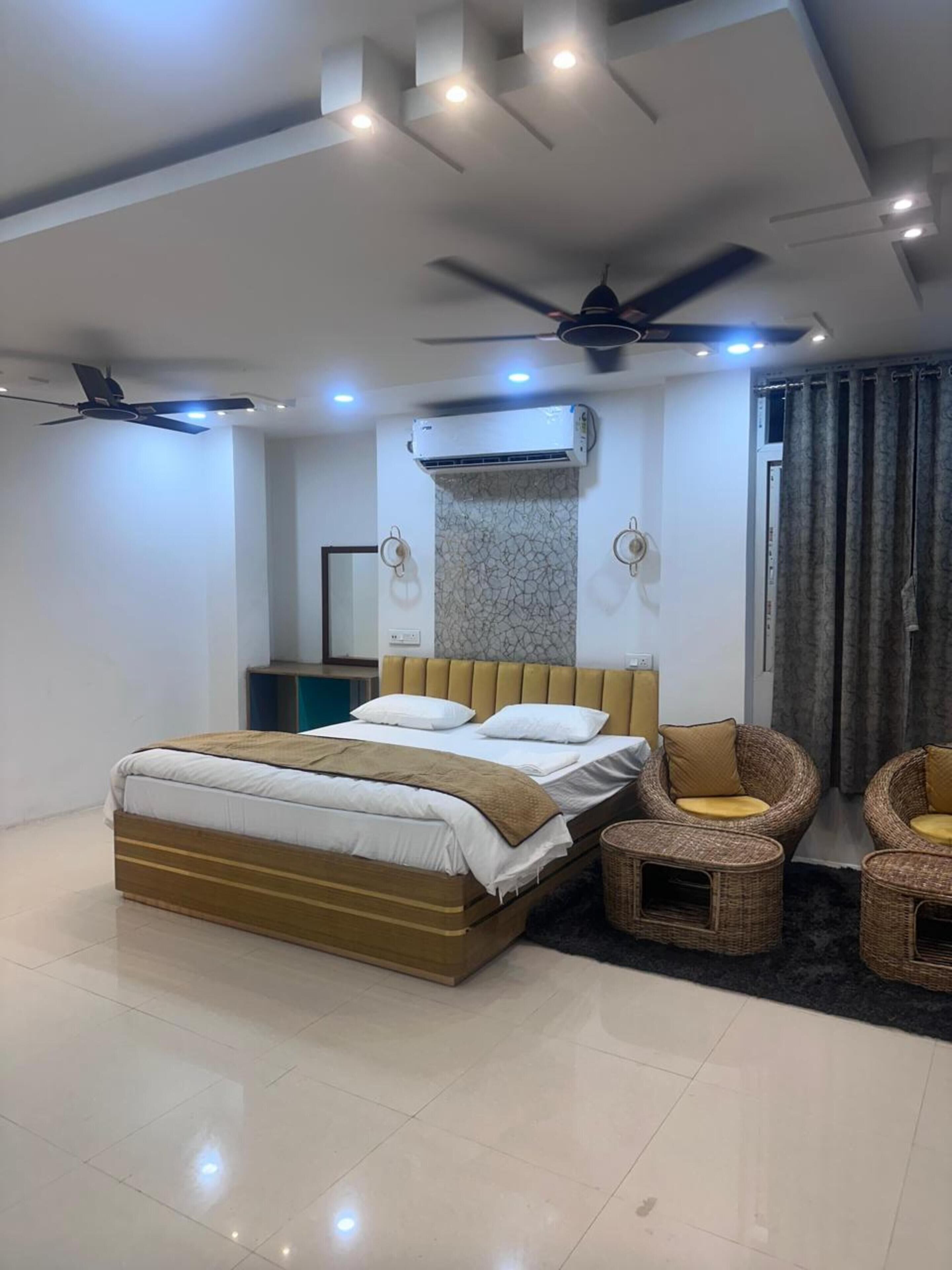 Camas plegables/adicionales y ropa de cama 