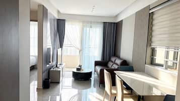Family Suite, 3 Bedrooms, Balcony, City View | Interior